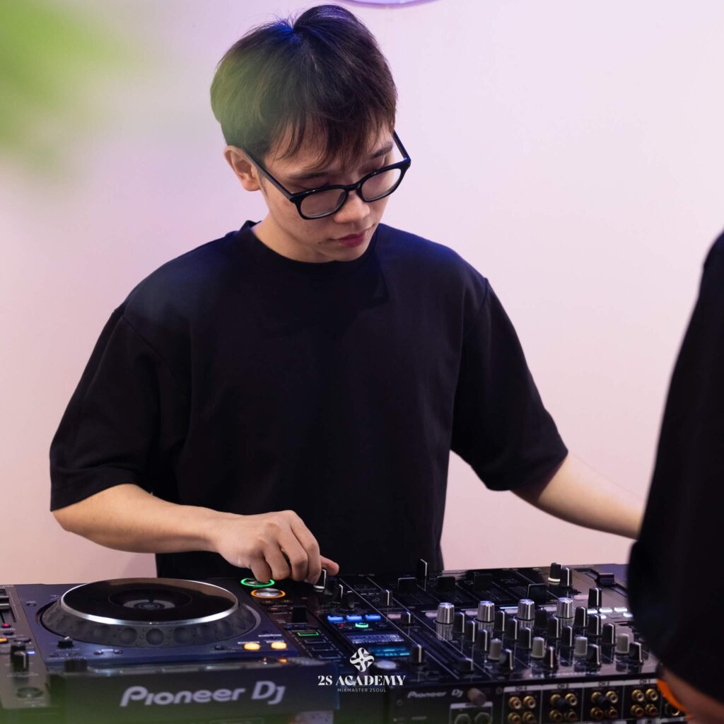 day-hoc-dj-tai-tphcm-cho-nguoi-moi