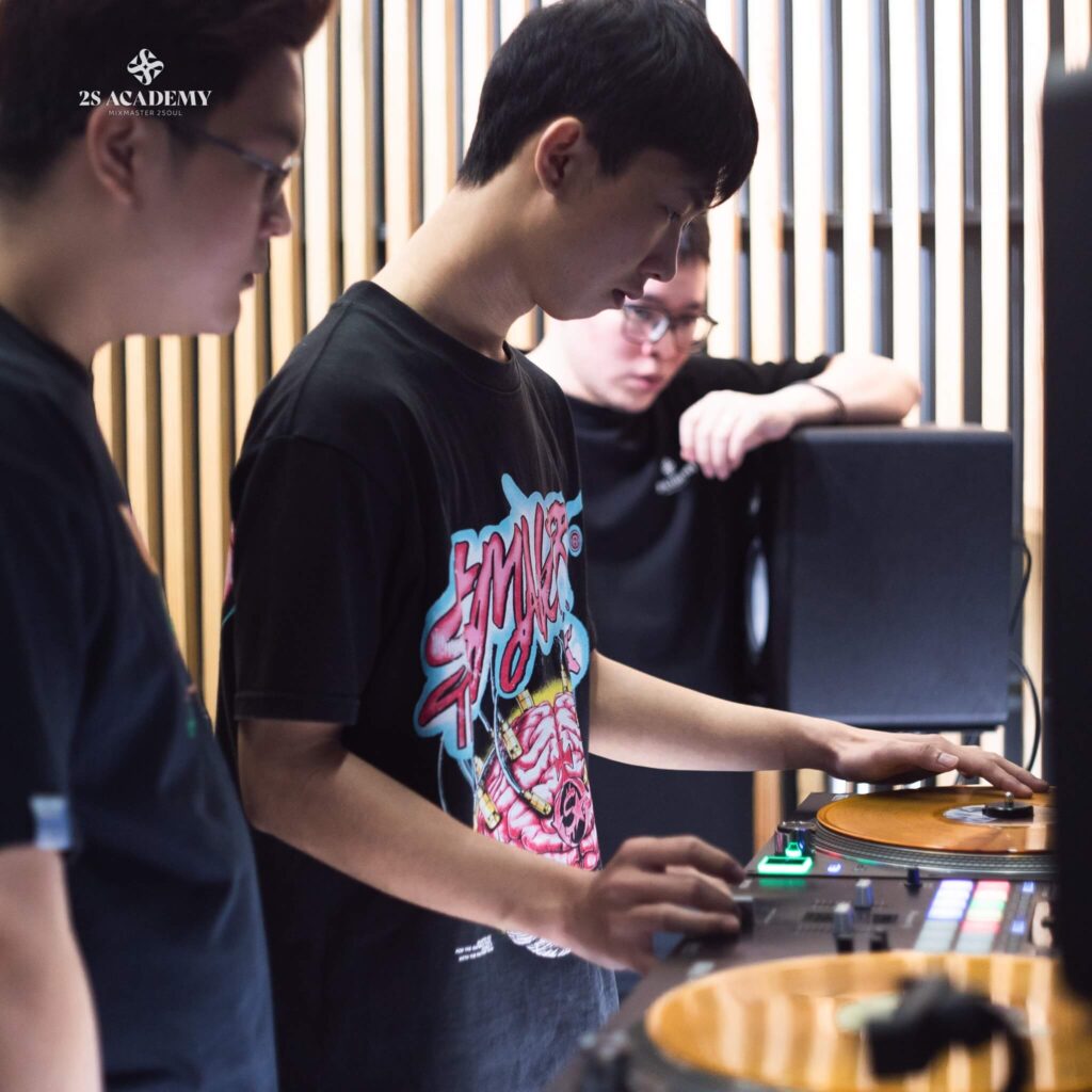 day-hoc-dj-tai-tphcm-gia-tot