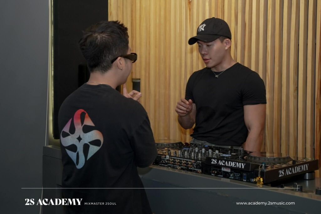 khoa-hoc-danh-dj-gia-bao-nhieu