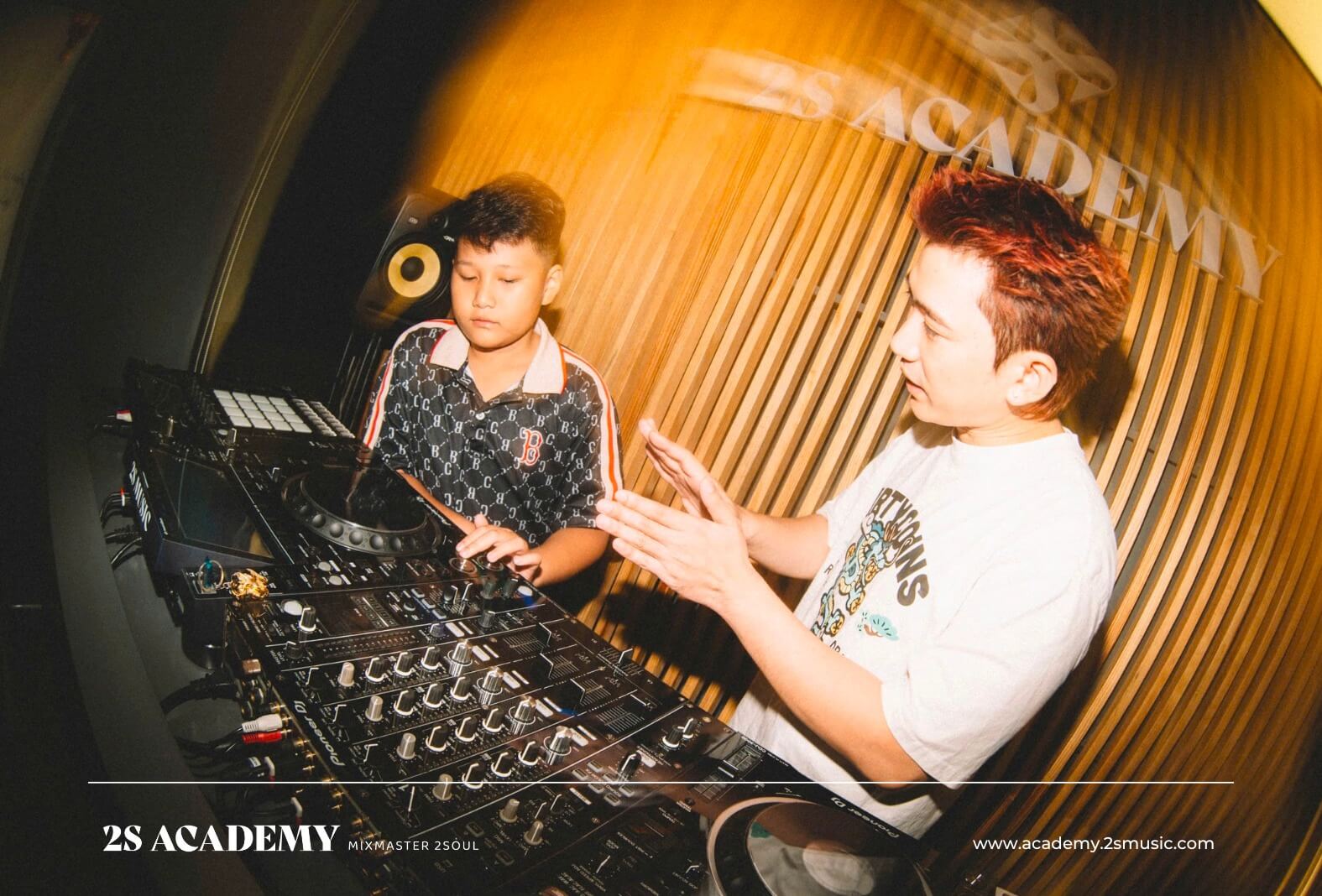 nen-hoc-dj-o-dau-uy-tin
