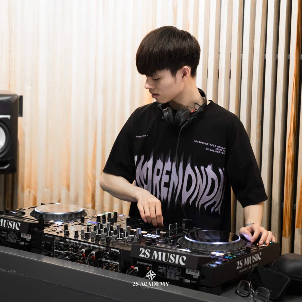 tim-lop-hoc-dj-uy-tin