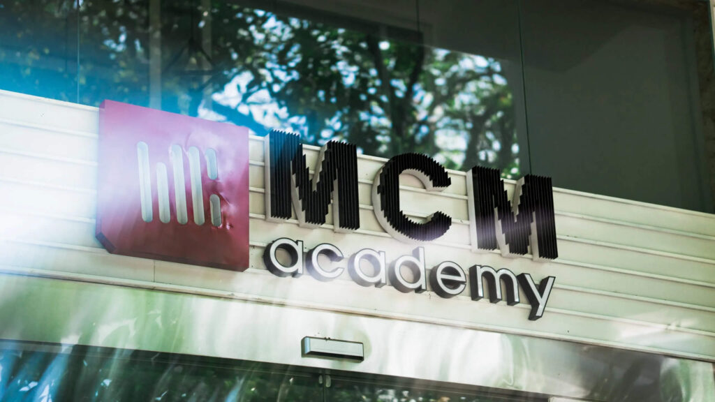 trung-tam-day-dj-tphcm-mcm-o-dau