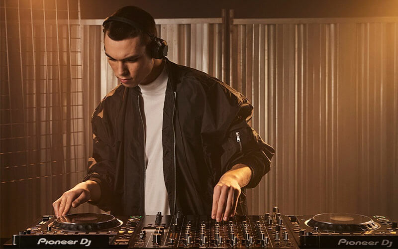 ban-dj-khong-can-laptop-tot-nhat-pioneer