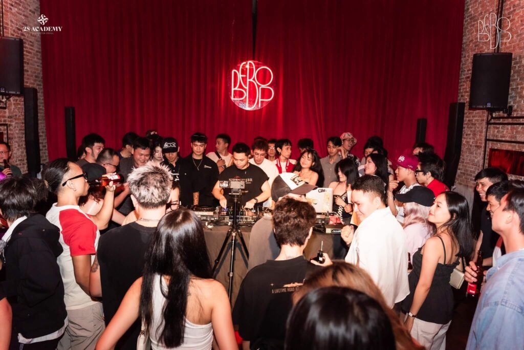 hoc-dj-bao-nhieu-tien-tai-tphcm