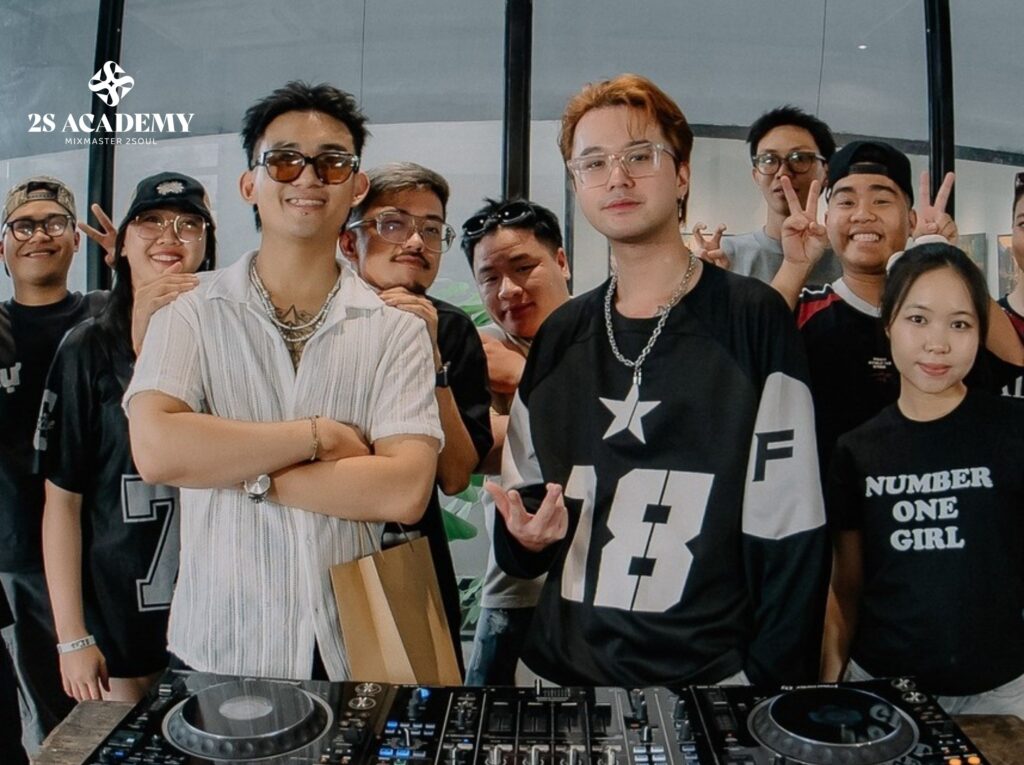 hoc-dj-de-lam-gi-co-hoi-nghe-nghiep
