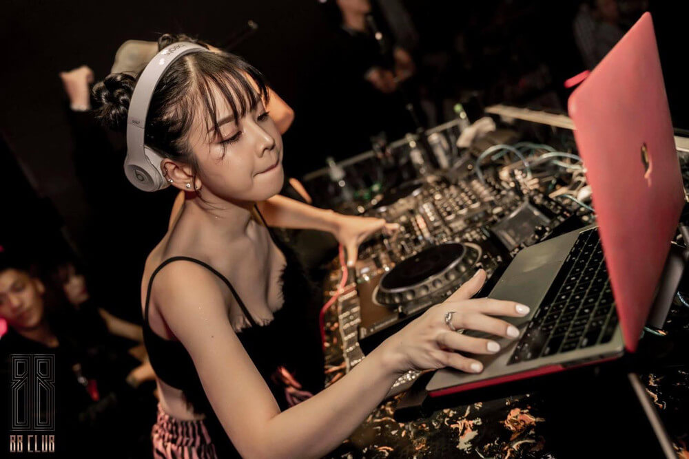 khoa-hoc-dj-gia-bao-nhieu-1-thang