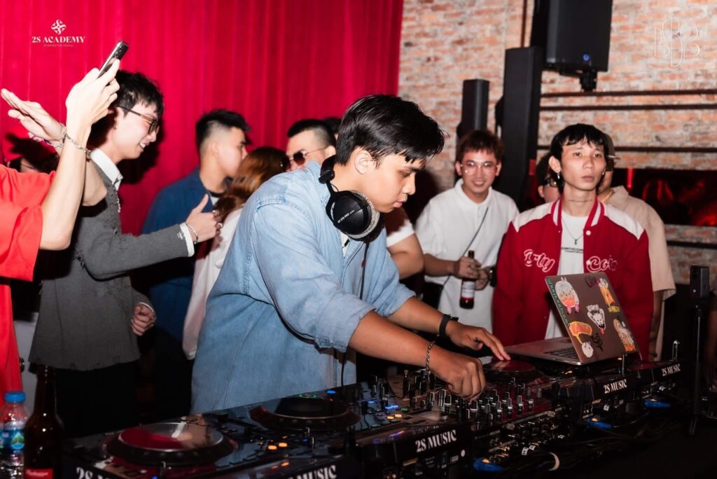 kinh-nghiem-hoc-dj-voi-thoi-gian-nhanh-chong