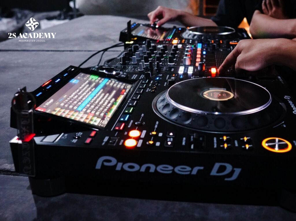 nen-mua-ban-dj-nao-cho-dj-chuyen-ghiep