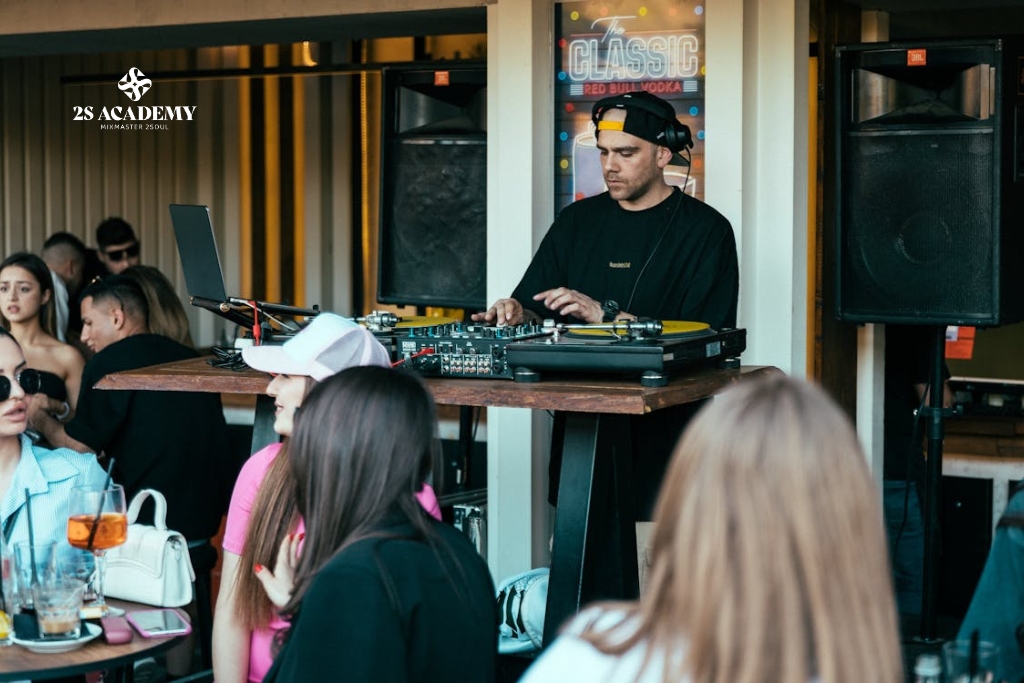 review-khoa-hoc-dj-gia-bao-nhieu