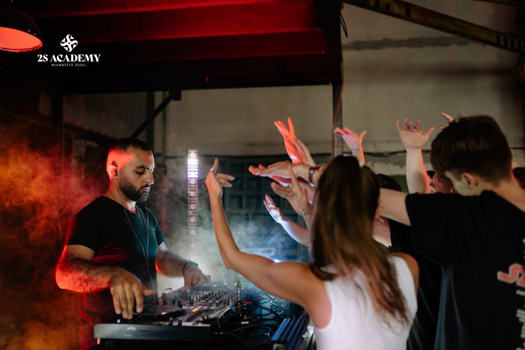 review-khoa-hoc-dj-online
