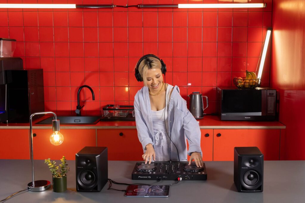 top-ban-dj-tot-nhat-cho-nguoi-moi-ddj-flx4