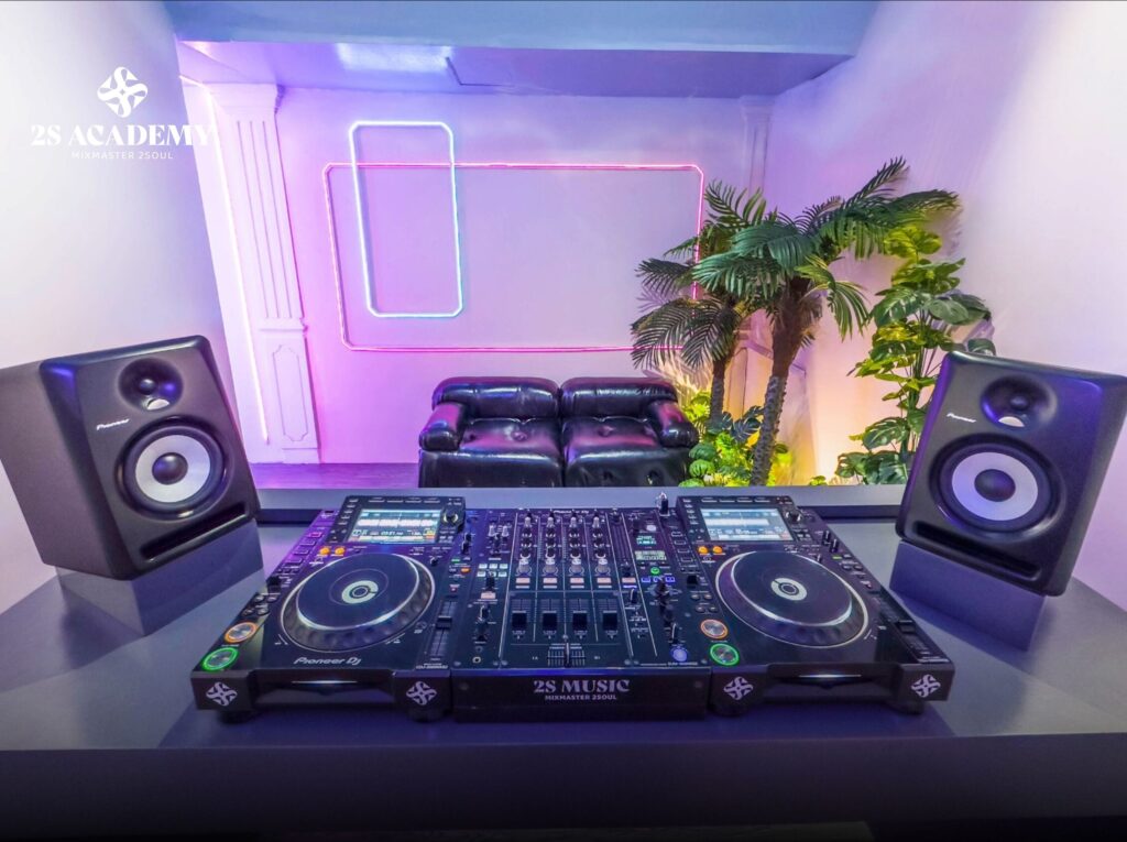 tu-van-mua-thiet-bi-dj-tiet-kiem