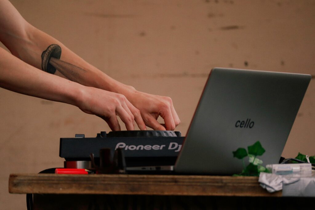DJ-controller-for-beginners-tphcm