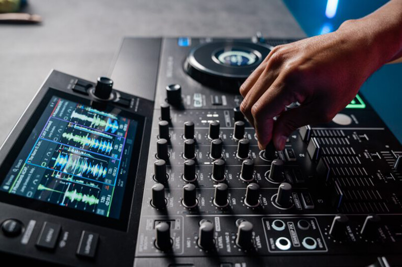 ban-dj-denon-sc-live4-chinh-hang-tot-nhat