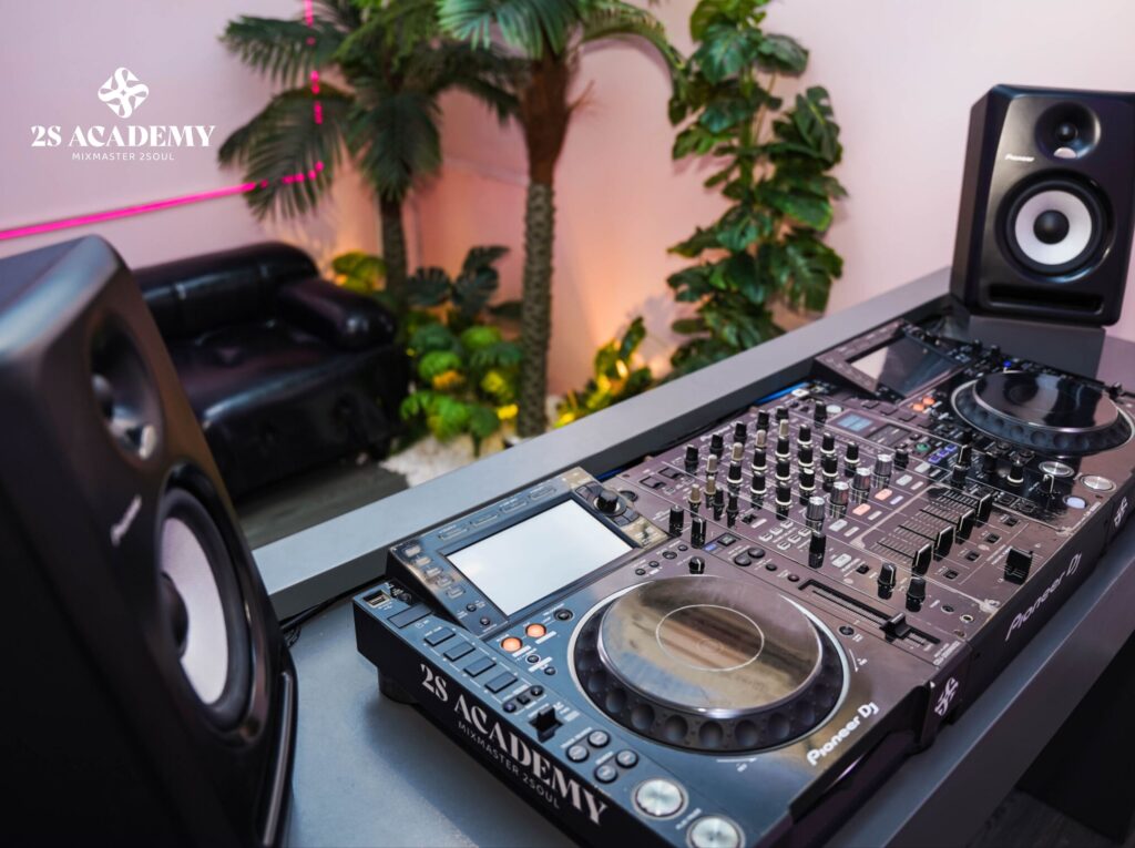 boc-tach-chi-phi-khoa-day-hoc-dj-tai-tp-hcm