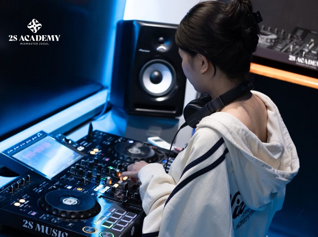 hoc-dj-o-dau-uy-tin-nhat