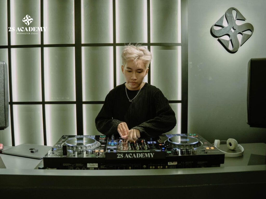 hoc-dj-o-phu-nhuan-tot-nhat