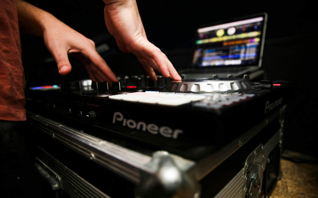 huong-dan-cach-chinh-loof-dj