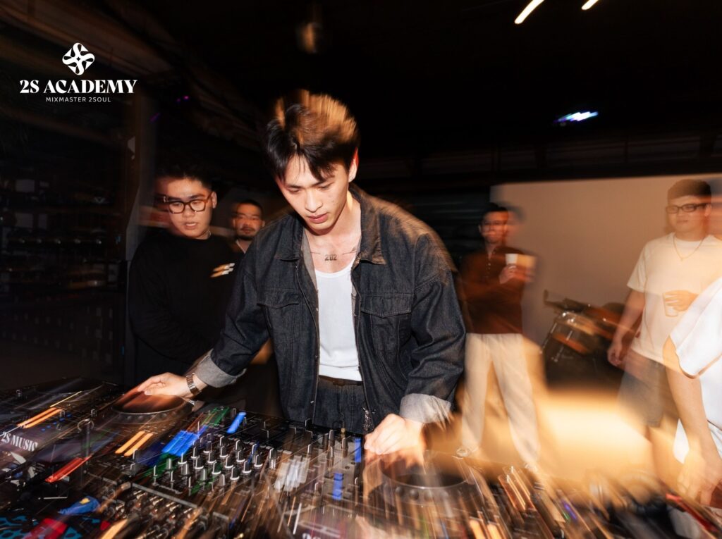 khoa-hoc-dj-tai-tphcm-gia-bao-nhieu