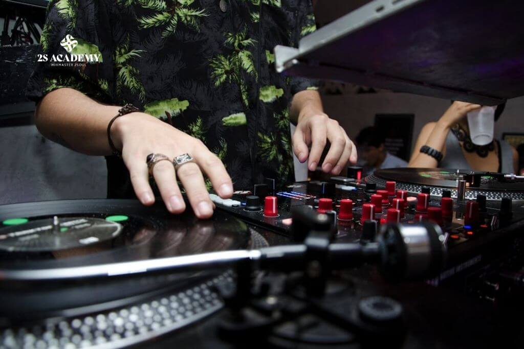 lam-sao-de-build-up-va-break-down-hieu-qua-trong-dj