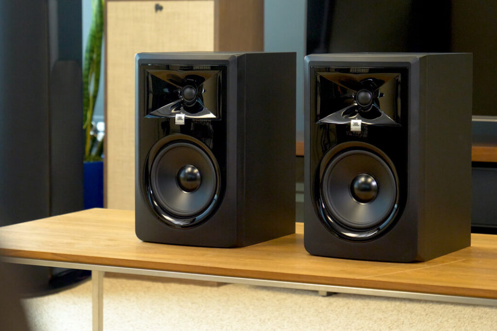 loa-kiem-am-jbl-306p-mk-ii-chinh-hang