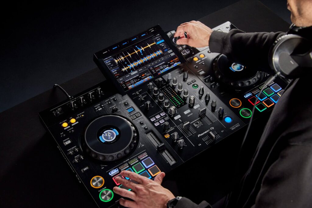 review-pioneer-xdj-rx3-gia-bao-nhieu