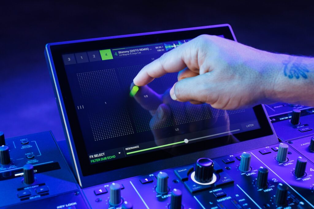 thiet-bi-dj-livestream-gia-tot